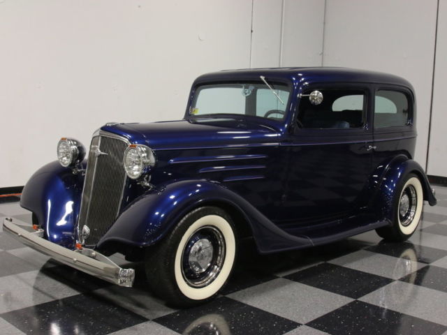 ELEGANTLY BUILT '35 SEDAN, 350 V8, 4 BBL, 700R4, DUALS, R134A A/C, FRONT DISCS!! 1935 Chevrolet Standard