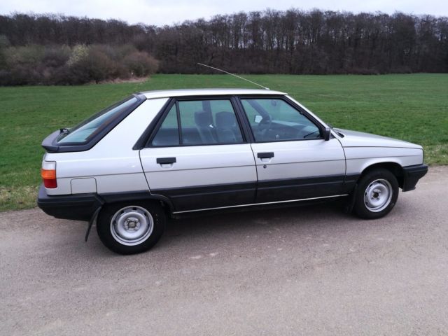 1980 Renault R11 base - photo 9