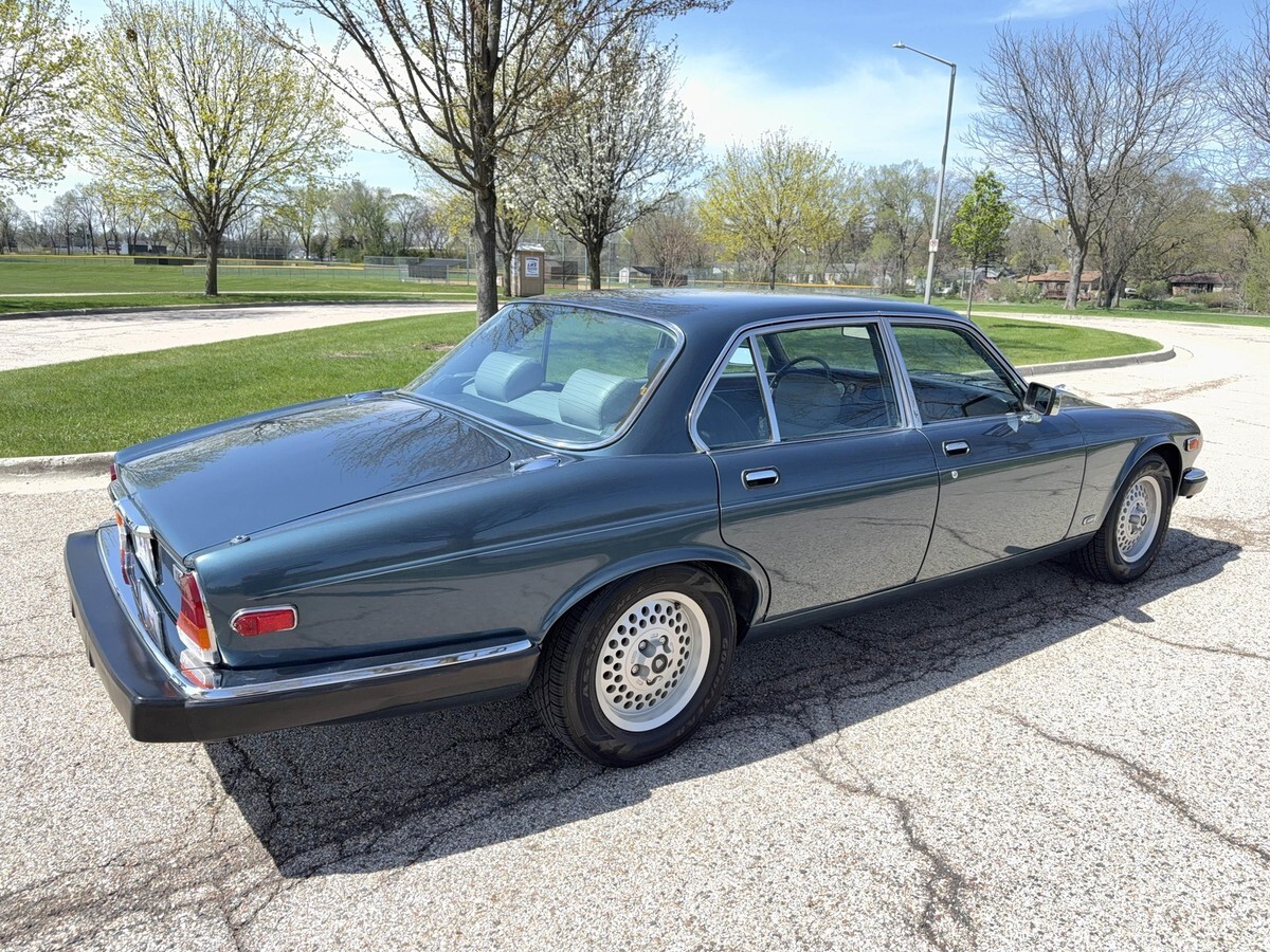 1986 Jaguar XJ6 - photo 11