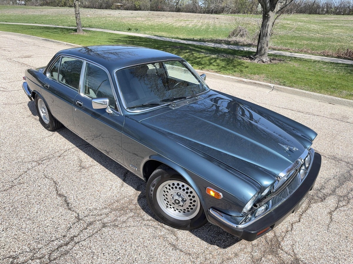 1986 Jaguar XJ6 - photo 2
