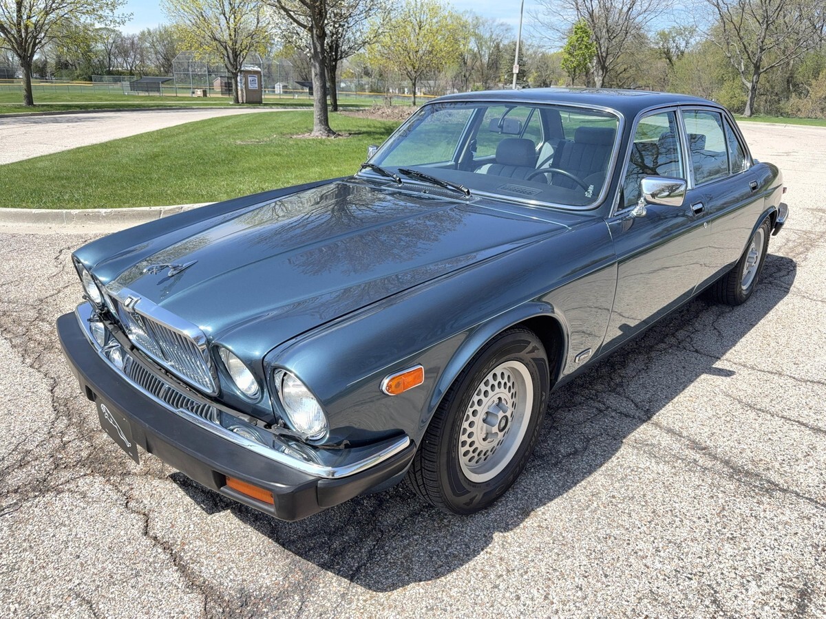 1986 Jaguar XJ6 - photo 3