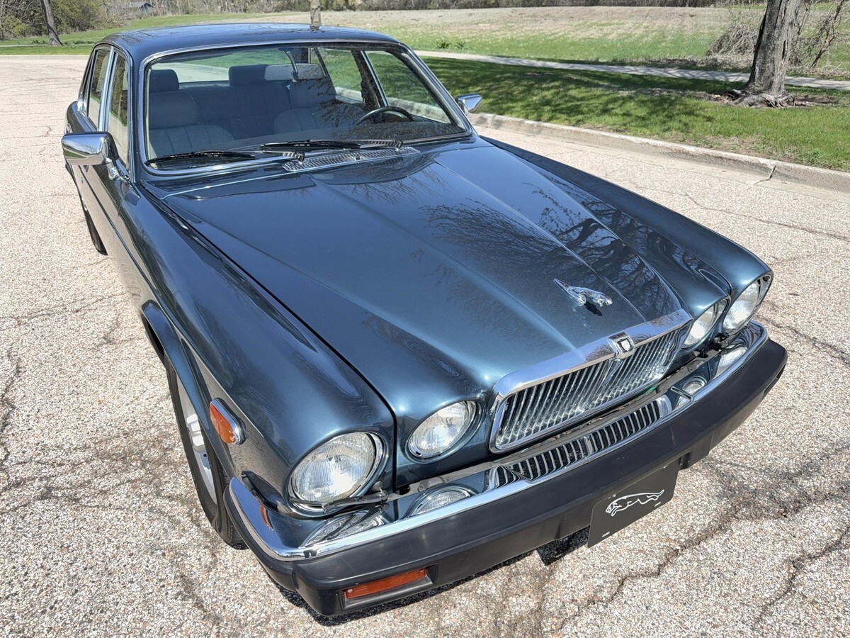 1986 Jaguar XJ6 - photo 7