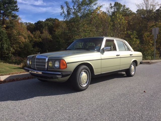 European spec rust free 230e 4 speed manual gas 4cyl 1985 Mercedes-Benz 200-Series sedan