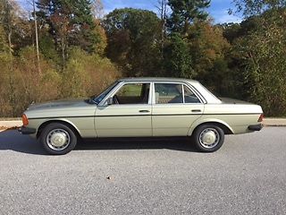 1985 Mercedes-Benz 200-Series sedan - photo 3