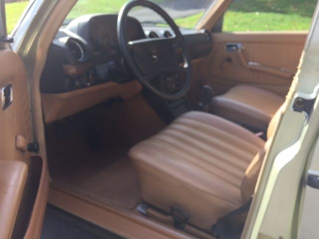 1985 Mercedes-Benz 200-Series sedan - photo 9