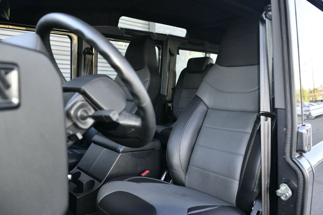 1991 Land Rover Defender 110 Limited Adventure Collectors Edition - photo 11