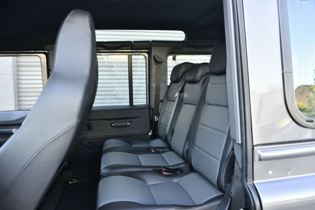 1991 Land Rover Defender 110 Limited Adventure Collectors Edition - photo 12