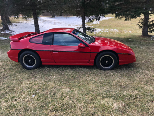 1988 Pontiac Fiero GT - photo 2