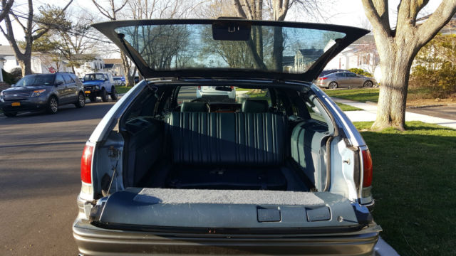 1992 Oldsmobile Custom Cruiser - photo 8