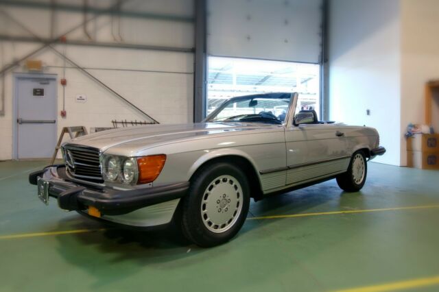 EXCELLENT CODITION WITH HARD TOP AND CARRIER IMPECABLY MAINTAINED AND STORED 1989 Mercedes-Benz SL-Class