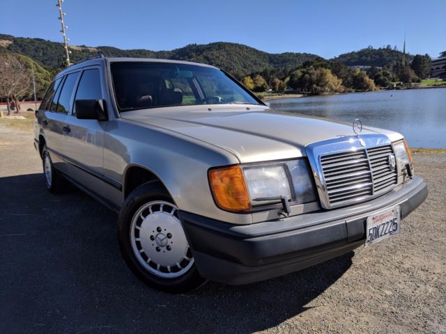 Excellent Condition 1987 Mercedes-Benz 300TD TURBO DIESEL WAGON 1987 Mercedes-Benz 300-Series Estate - Red Burgundy Interior