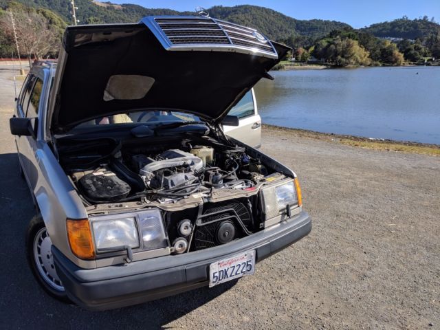 1987 Mercedes-Benz 300-Series Estate - Red Burgundy Interior - photo 8
