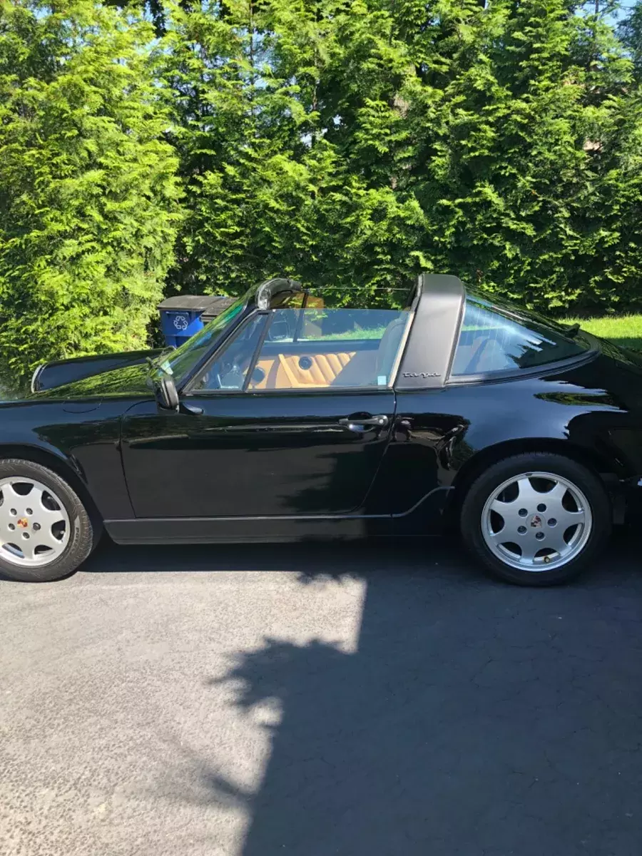 Excellent condition collector car 1990 Porsche 911 CARRERA 2