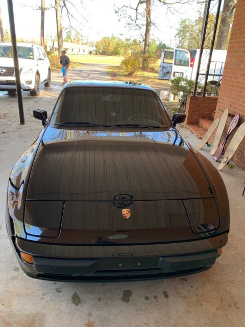 Excellent Condition! Only 44000 miles, clean car fax, second owner, 1988 Porsche 944