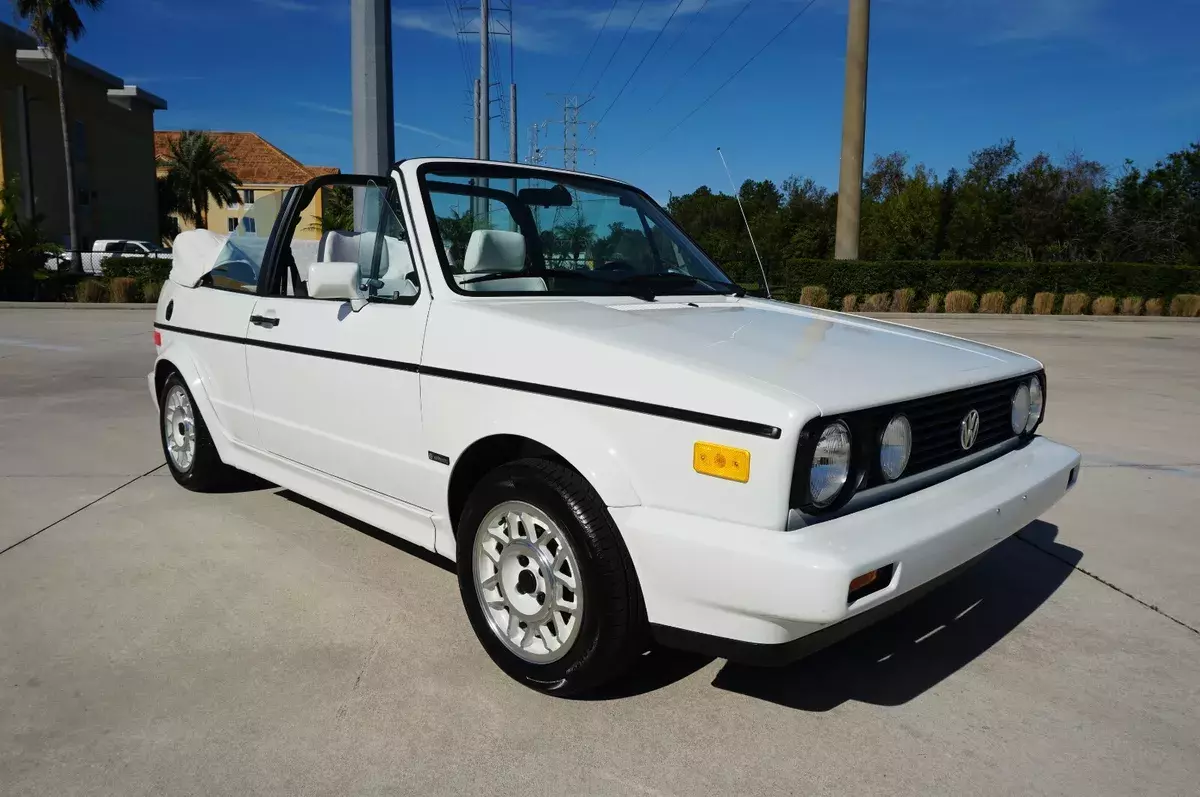 EXCELLENT CONDITIONS / EXTREMELY CLEAN / VERY WELL MAINTAINED 1989 Volkswagen Cabriolet