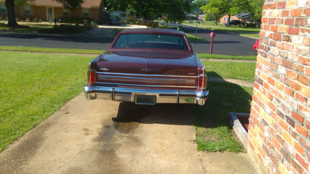 1977 Lincoln Town Car 2-Door Coupe - photo 3