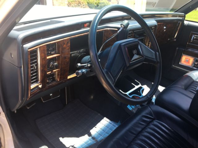 1992 Cadillac Brougham - photo 2