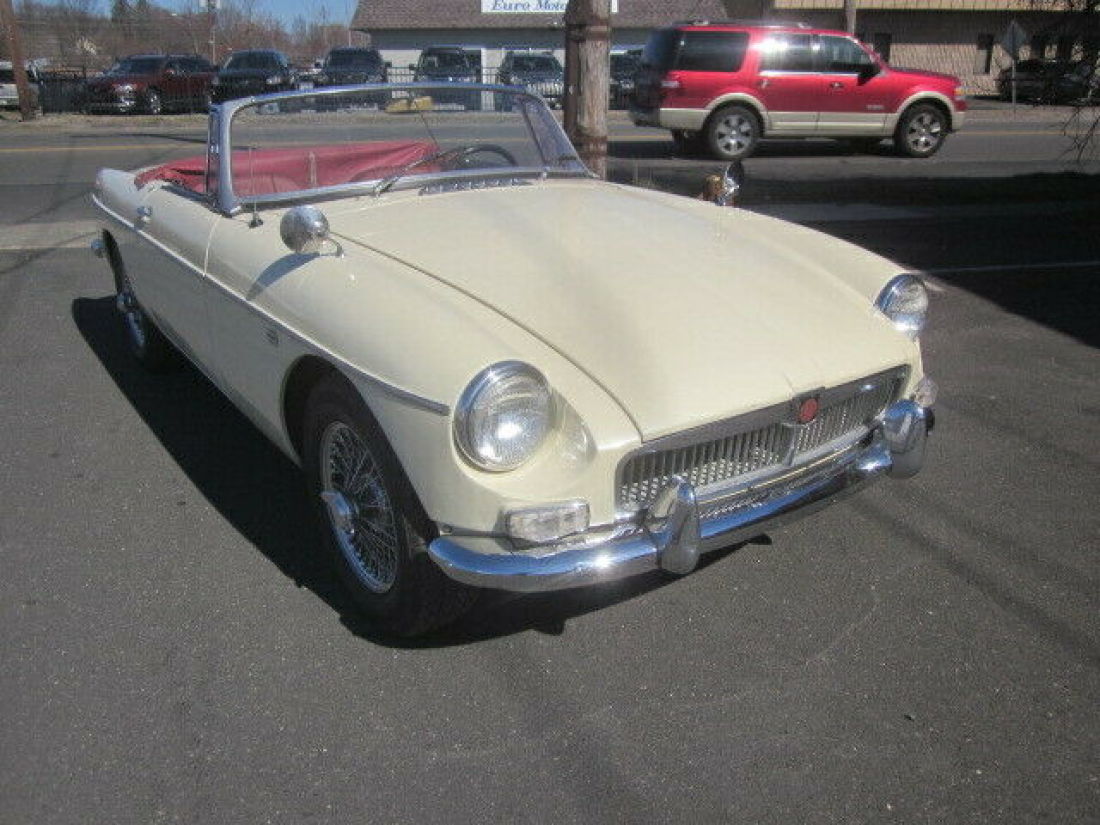 1965 MG MGB - photo 2