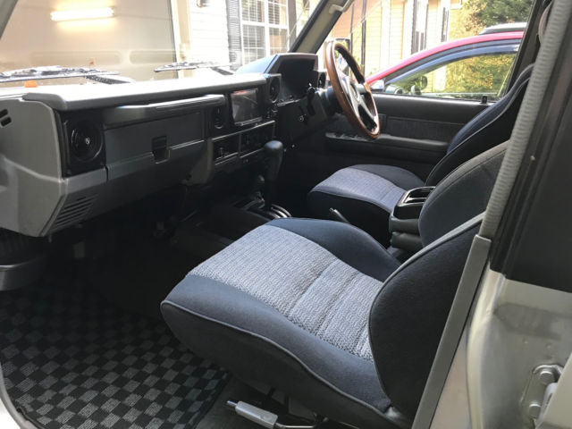 1992 Toyota Land Cruiser HZJ77VX - photo 10
