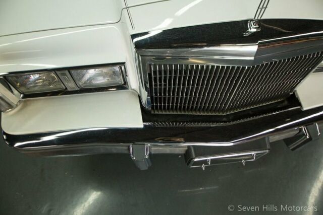 1988 Lincoln Town Car Signature Series - photo 13