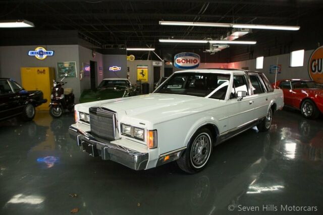 1988 Lincoln Town Car Signature Series - photo 2