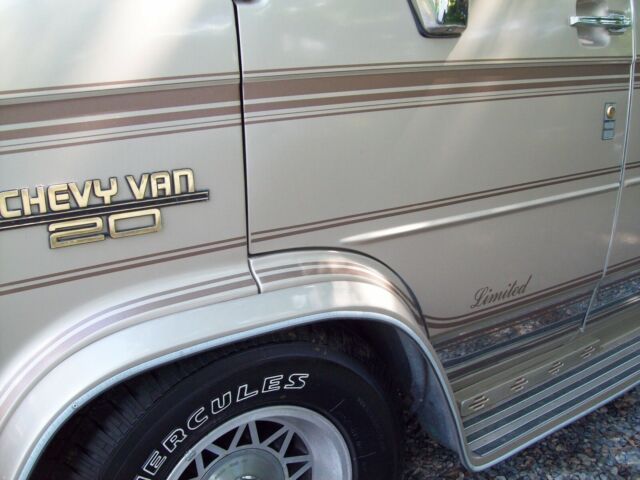 1993 Chevrolet G20 Van Explorer Limited - photo 4