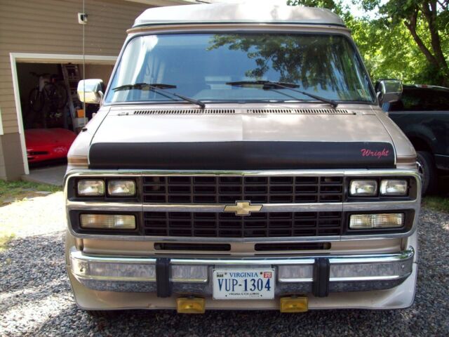1993 Chevrolet G20 Van Explorer Limited - photo 2