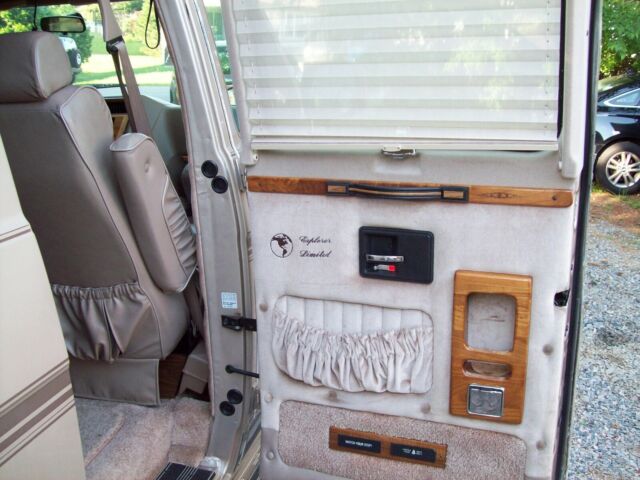 1993 Chevrolet G20 Van Explorer Limited - photo 9