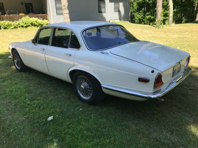 1972 Jaguar XJ6 - photo 2
