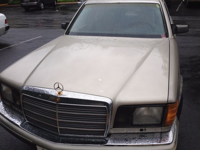 Extended length (long, or "limo" body), perfect for collector/ parts 1989 Mercedes-Benz 300-Series SEL