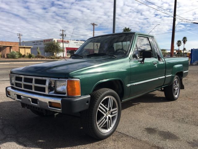 Extra Cab 5 Speed 22RE SDS Injected Magnuson TRD Super Charged 200HP - RUST FREE 1986 Toyota Hilux Pickup SR5