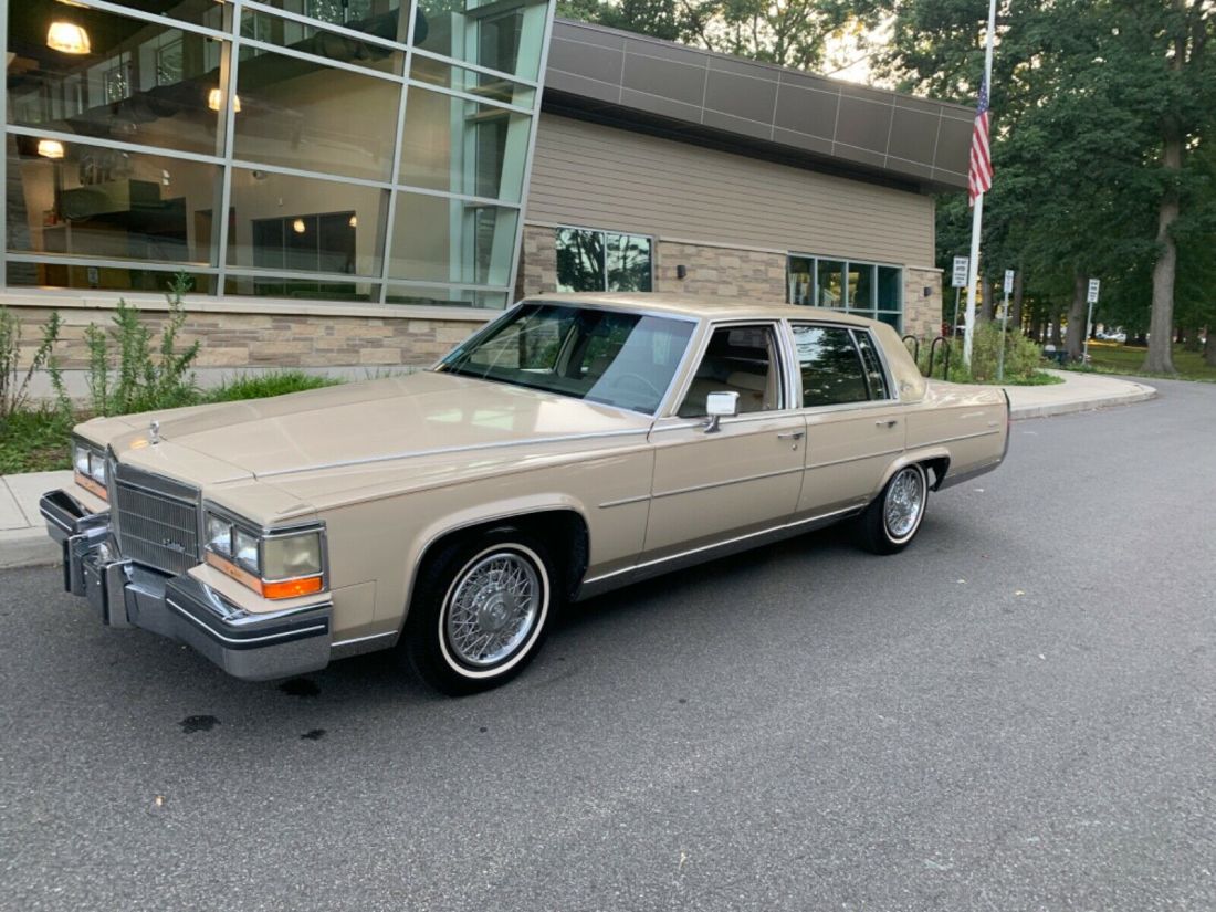 EXTRA CLEAN SHARP CAR !!! D'ELEGANCE PRICED TO SELL !! 1985 Cadillac Fleetwood