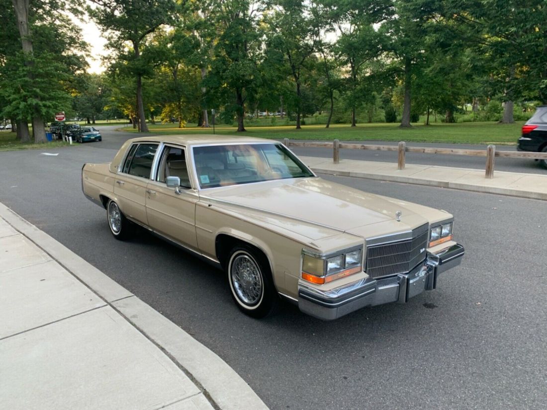 1985 Cadillac Fleetwood - photo 11