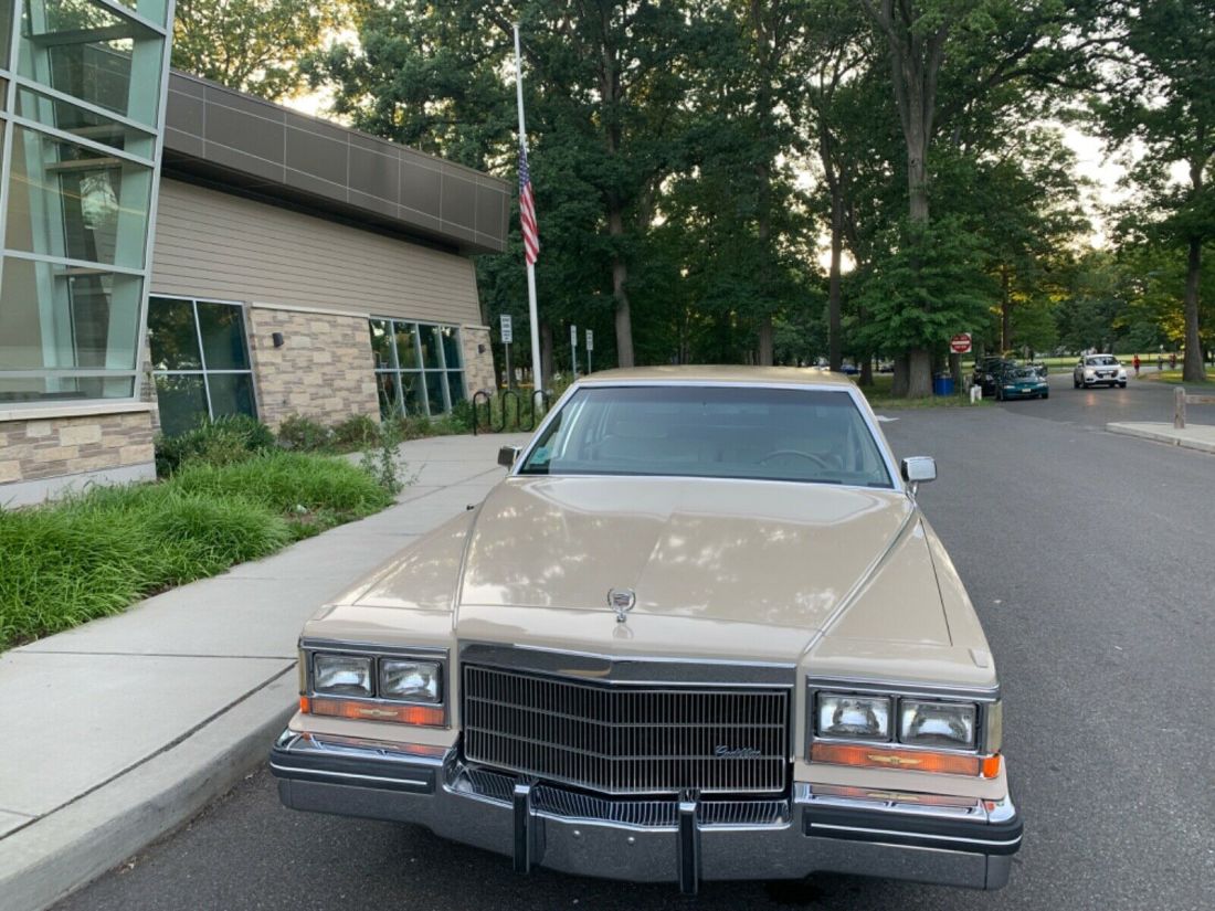 1985 Cadillac Fleetwood - photo 2
