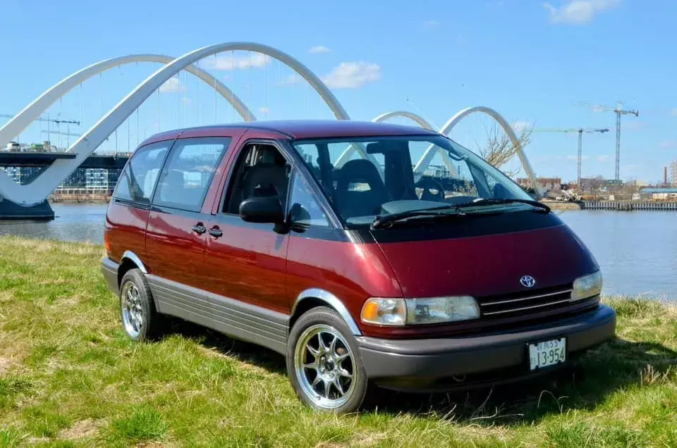 Extraordinarily CLEAN Durable and Dependable 2.4L Minivan in Excellent Condition 1993 Toyota Previa DX