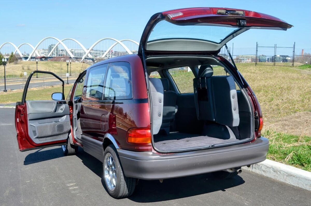 1993 Toyota Previa DX - photo 8