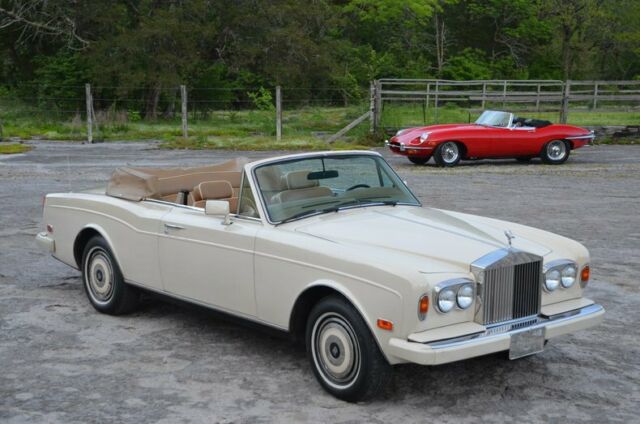 EXTRAORDINARILY WELL DOCUMENTED,WELL SERVICED CORNICHE CONVERTIBLE 1988 Rolls-Royce Corniche