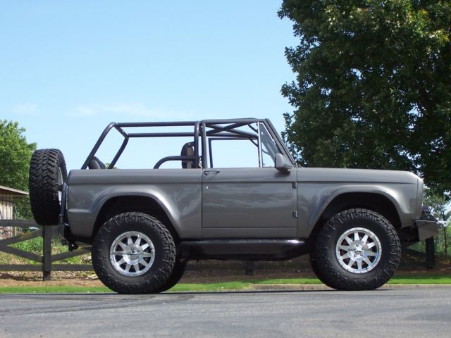 EXTRAORDINARY High End Custom 1976 Ford Bronco Modern Suspension & Features!! 1976 Ford Bronco Explorer Custom
