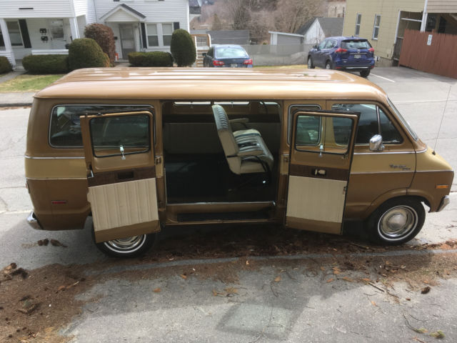 1975 Plymouth Voyager two tone paint - photo 6