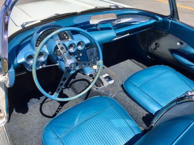 1961 Chevrolet Corvette Convertible - photo 11