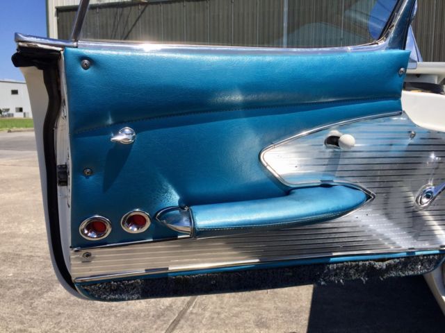 1961 Chevrolet Corvette Convertible - photo 9