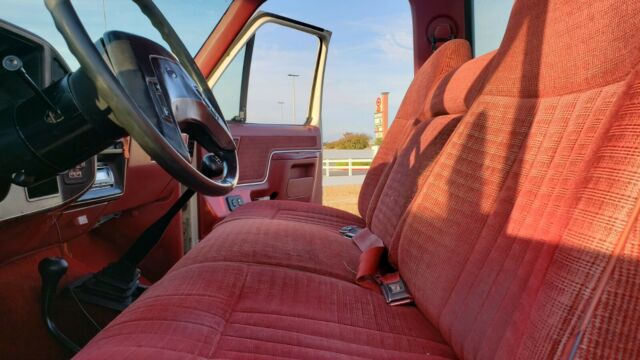 1990 Ford F-250 XLT, LARIAT, 4X4, 5 SPEED - photo 8