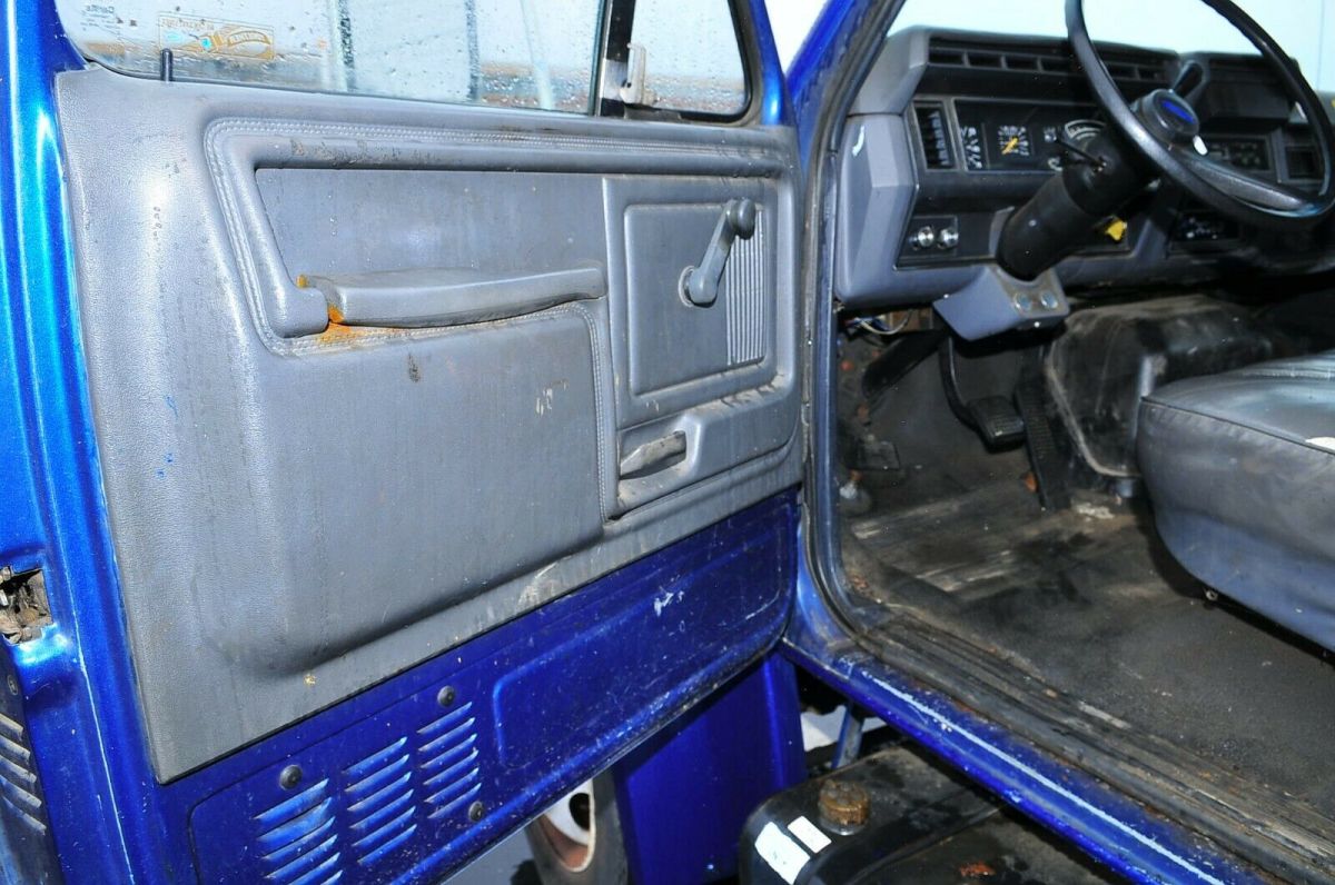 1993 Ford F700 Dump truck - photo 11