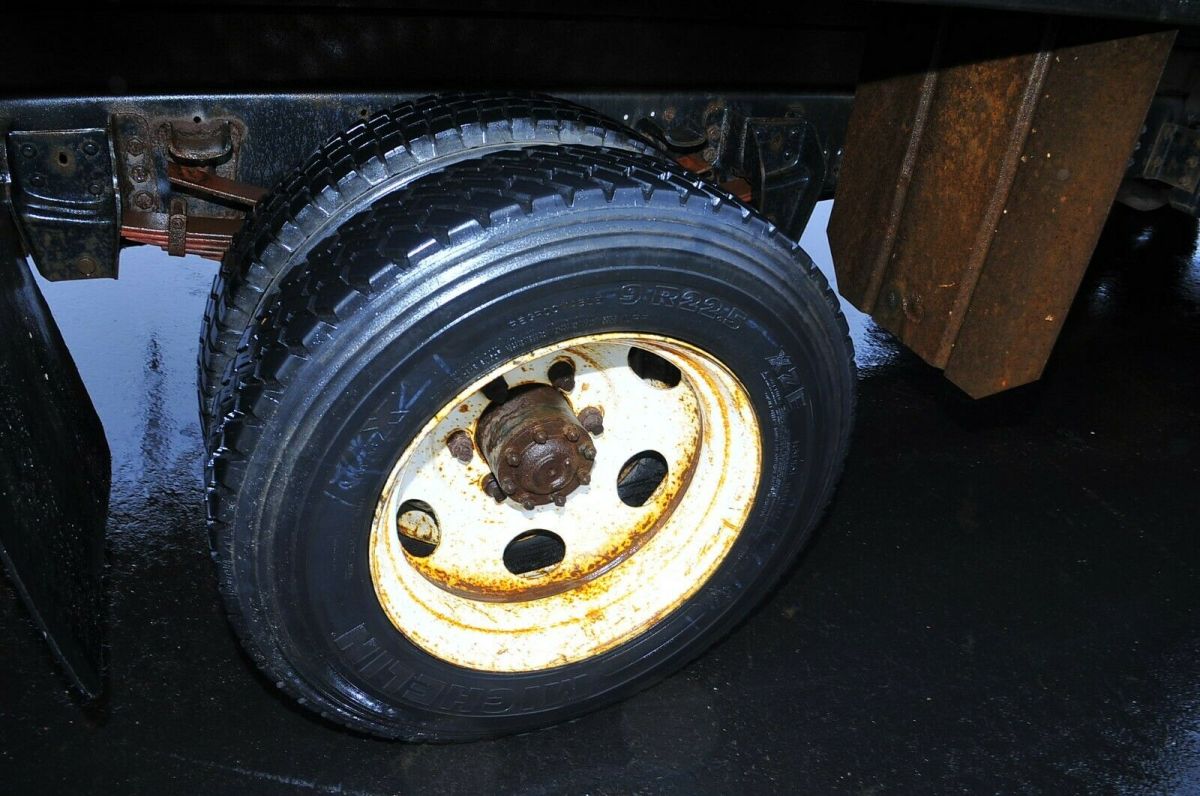 1993 Ford F700 Dump truck - photo 13