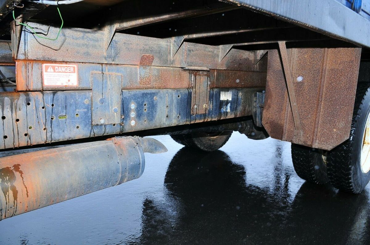 1993 Ford F700 Dump truck - photo 8