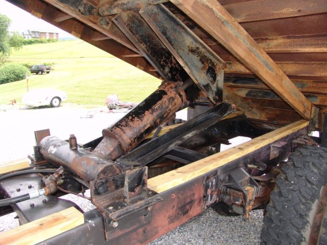 1985 Ford F700 - photo 4