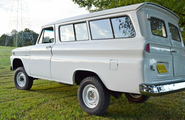 Factory 4x4 w/ 305 V6 and Rear Barn doors 1964 GMC Suburban