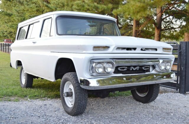 1964 GMC Suburban - photo 2