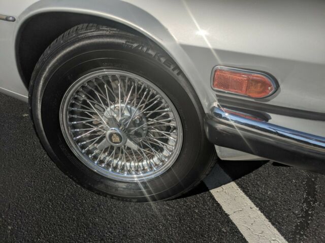 1987 Jaguar XJ12 - photo 10