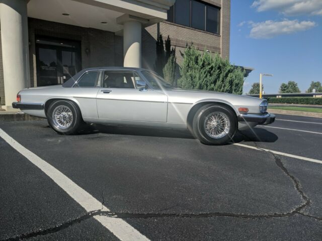 1987 Jaguar XJ12 - photo 2